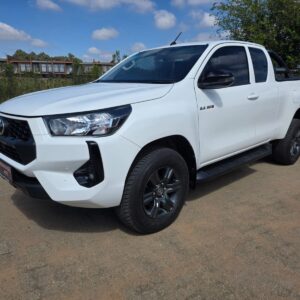 Toyota Hilux Front View